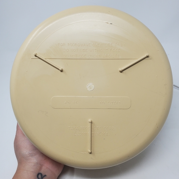 Vintage Chex Mix Microwave Bowl, 3.5 qt - Picture 5 of 5